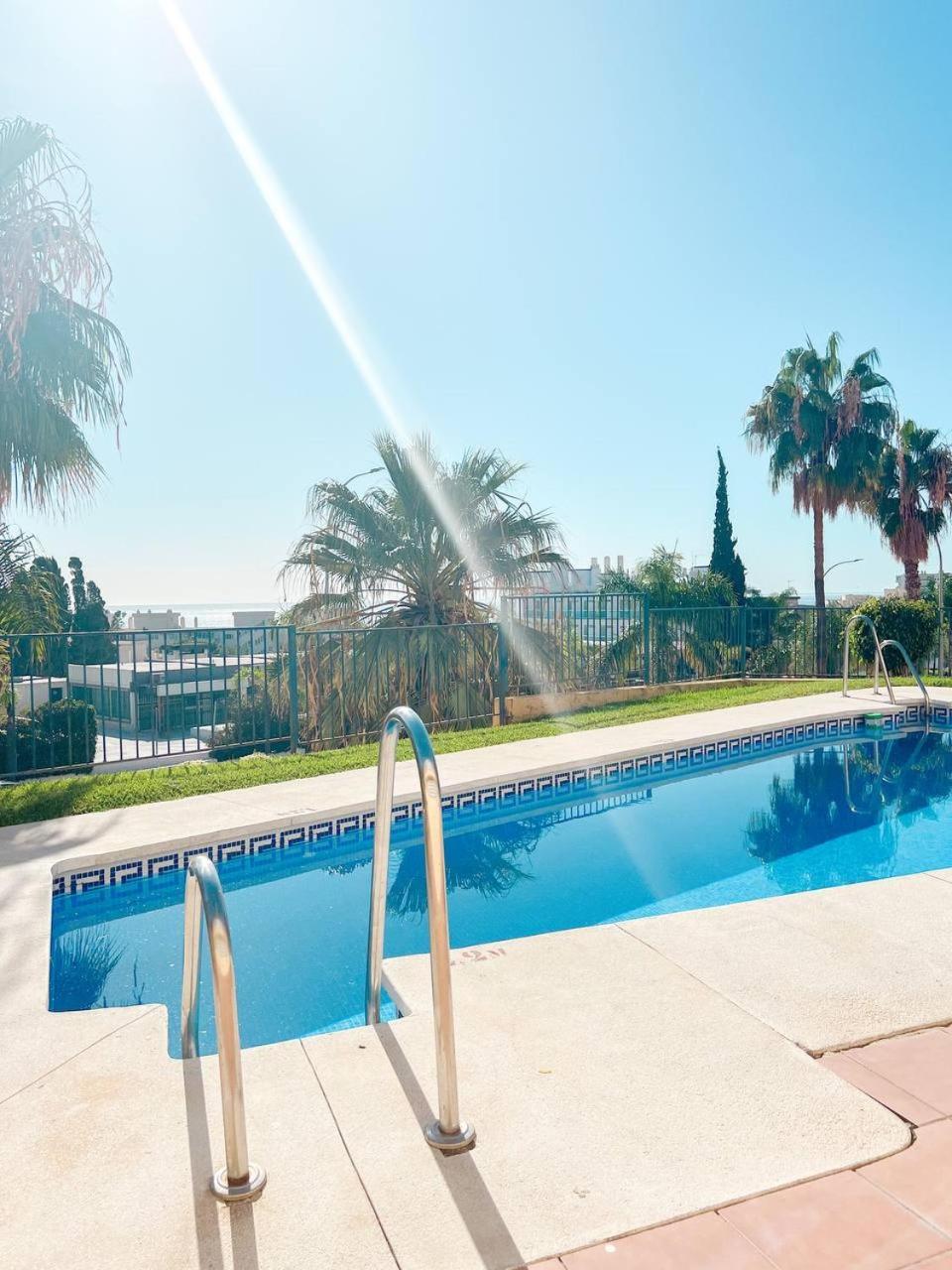 Cozy Apartment With Large Terrace Torremolinos Eksteriør billede